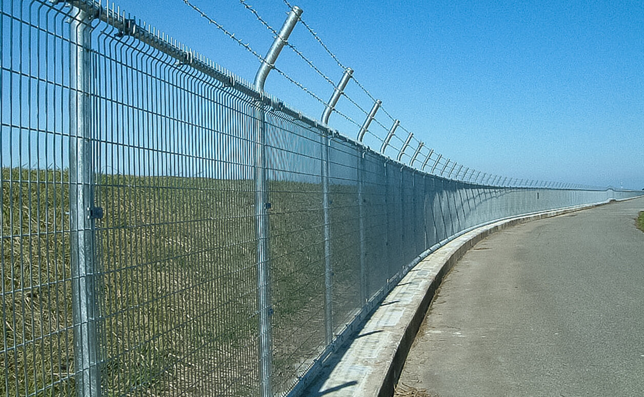 空港施設内侵入防止柵