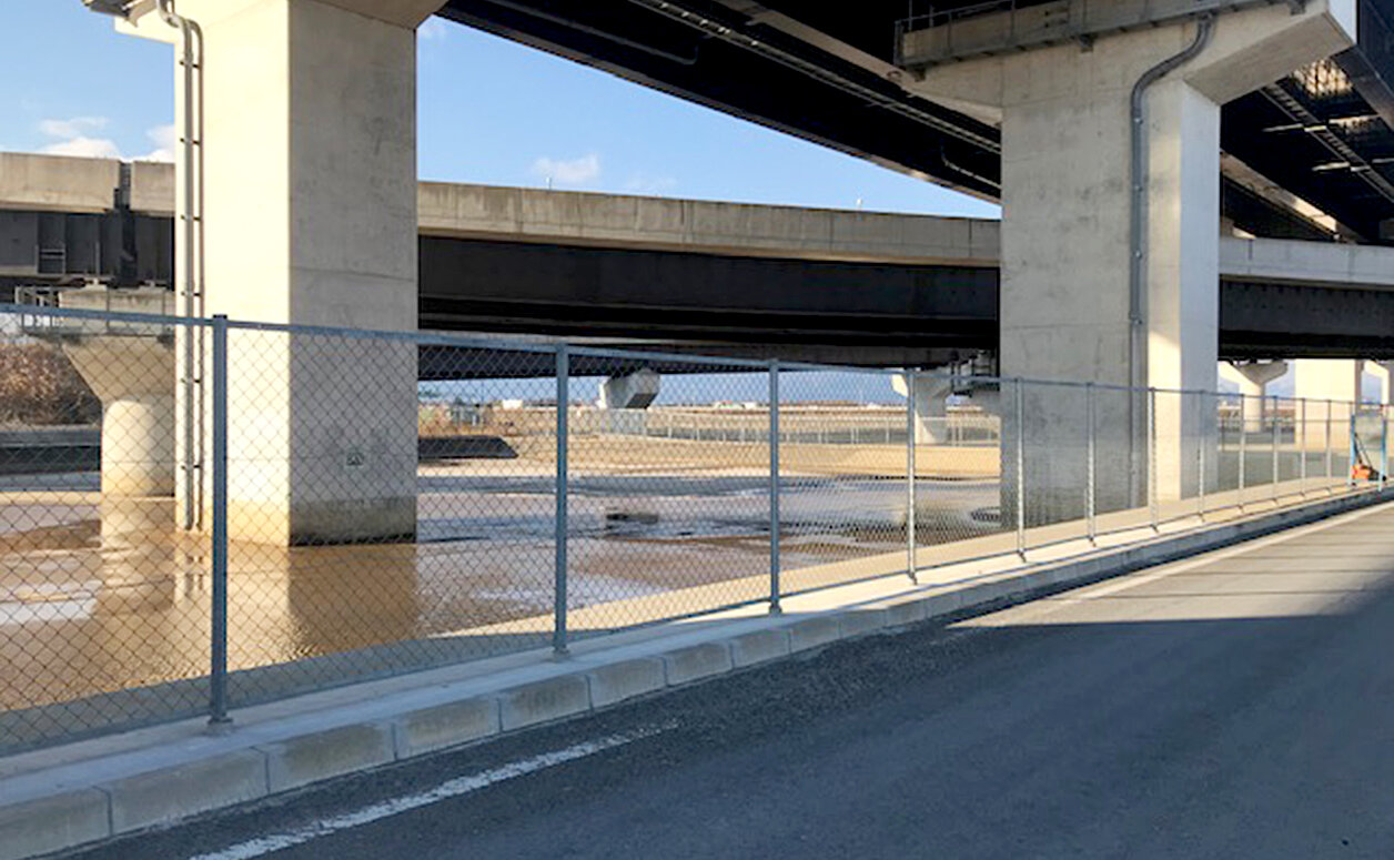 NEXCO高速道路桁下敷地内立入防止
