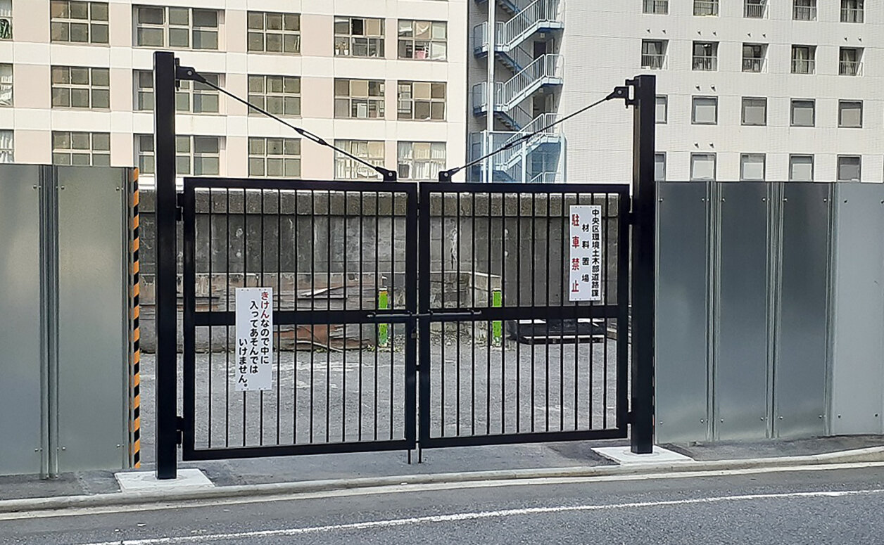 資材置場門扉　東京都